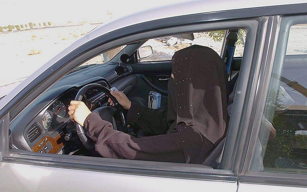 Saudische vrouwen hebben hun seksegenotes opgeroepen zaterdag massaal achter het stuur te kruipen.  beeld EPA