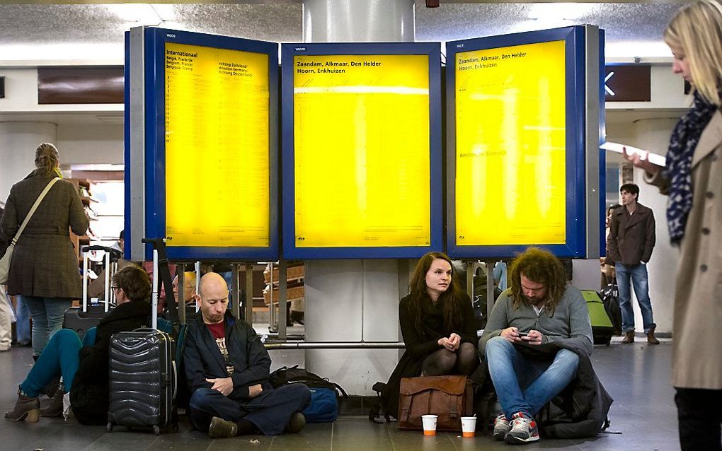 De treinen van de Nederlandse Spoorwegen (NS) rijden dinsdag in principe weer volgens de dienstregeling. beeld ANP