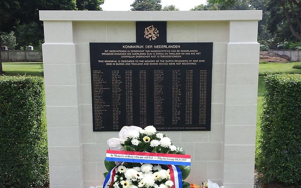 Het nieuwe monument op het ereveld Kanchanburi. beeld Oorlogsgravenstichting