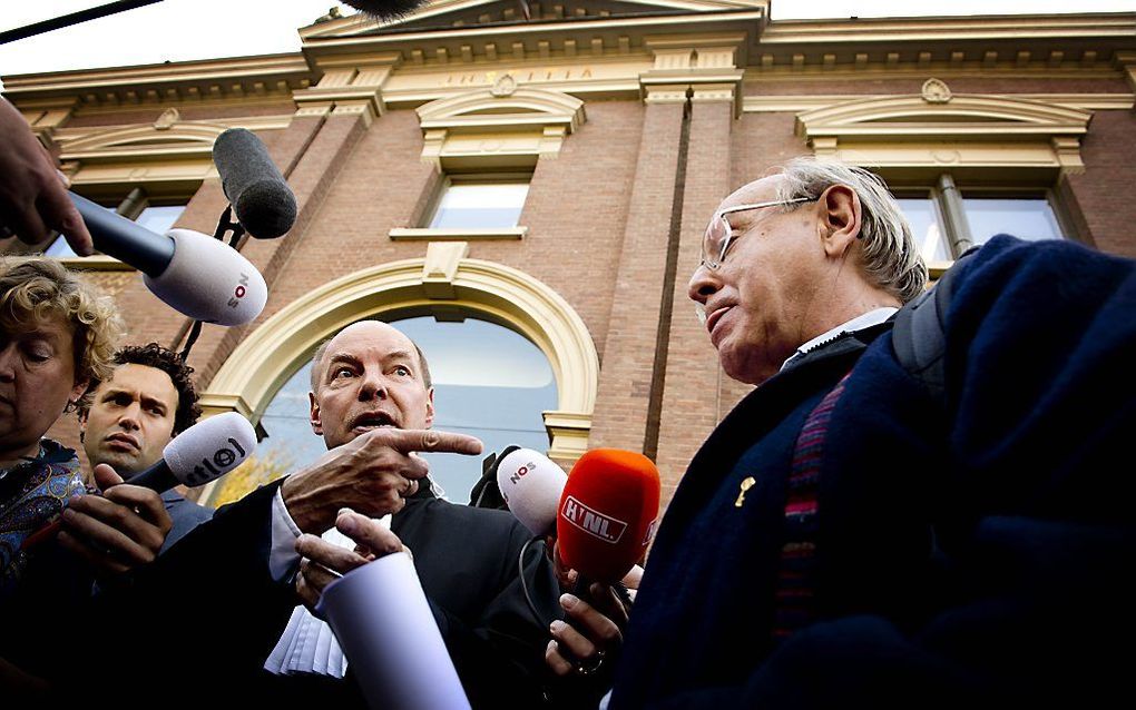 Heringa staat de pers te woord na de uitspraak van de rechtbank. Foto ANP