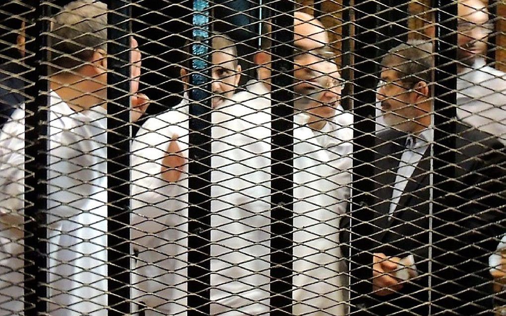 President Mursi en leden van de Moslimbroederschap tijdens de rechtzaak. Foto EPA