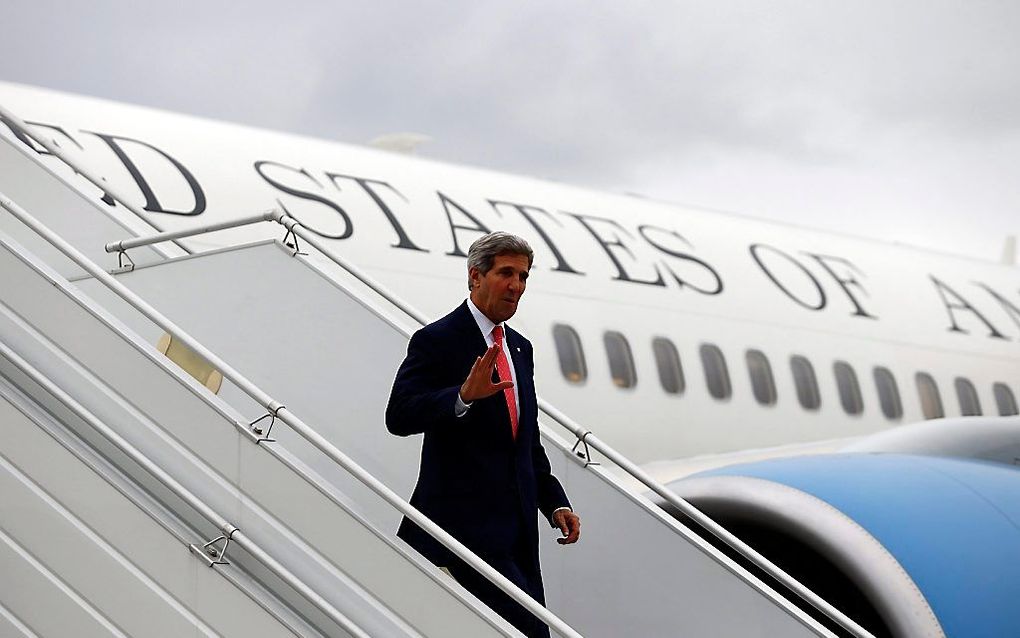 Versoepeling van olie- en bankensancties heeft de hoogste prioriteit voor Iran, als het tot afspraken komt over zijn nucleaire programma. Foto: de Amerikaanse minister van Buitenlandse Zaken, John Kerry, arriveert in Genève voor het overleg over het kernp