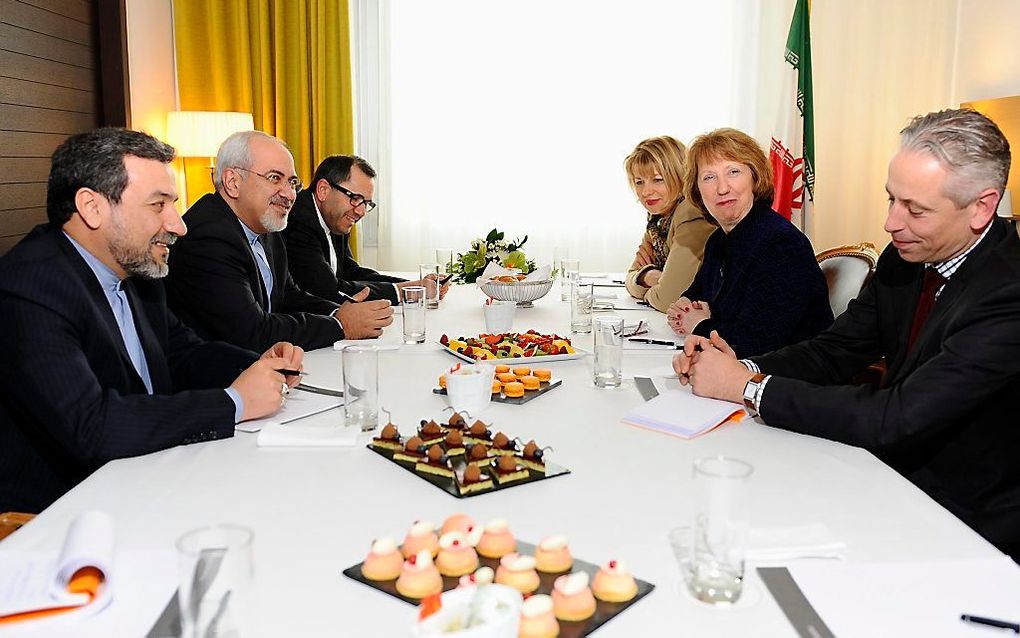 Overleg zaterdag tussen onder meer Catherine Ashton (rechts) en de Iraanse minister van Buitenlandse Zaken Zarif. Foto EPA