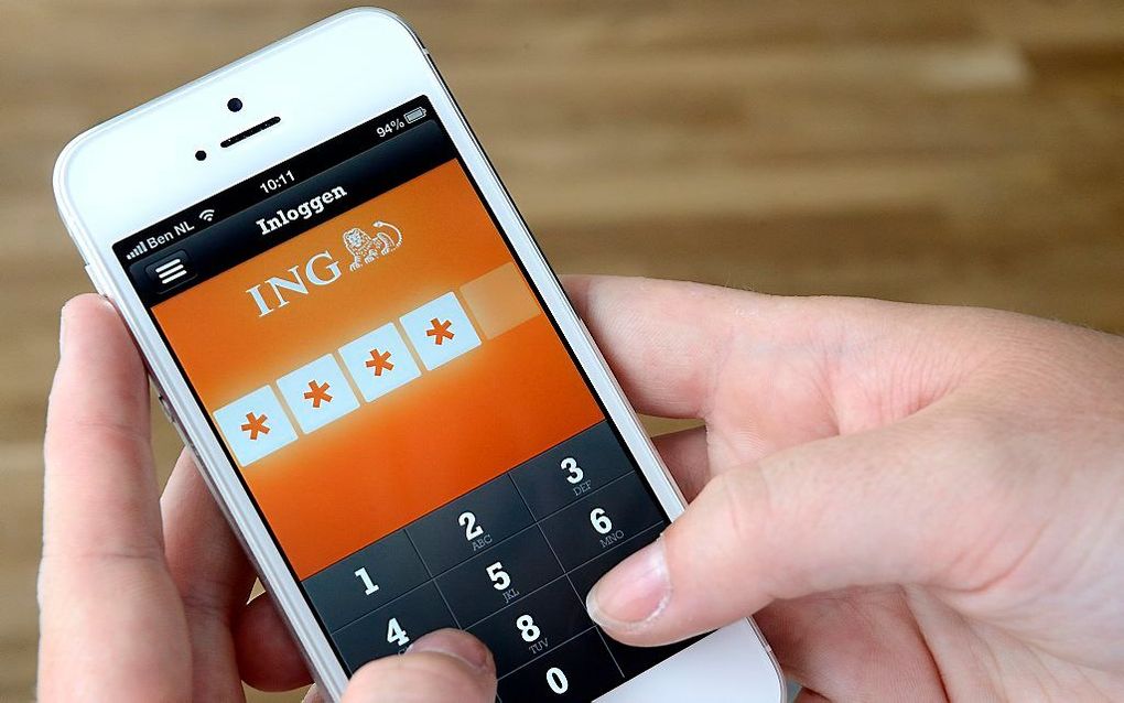 De pincode van een smartphone kan worden gekraakt met behulp van de camera en microfoon van het toestel zelf. beeld ANP