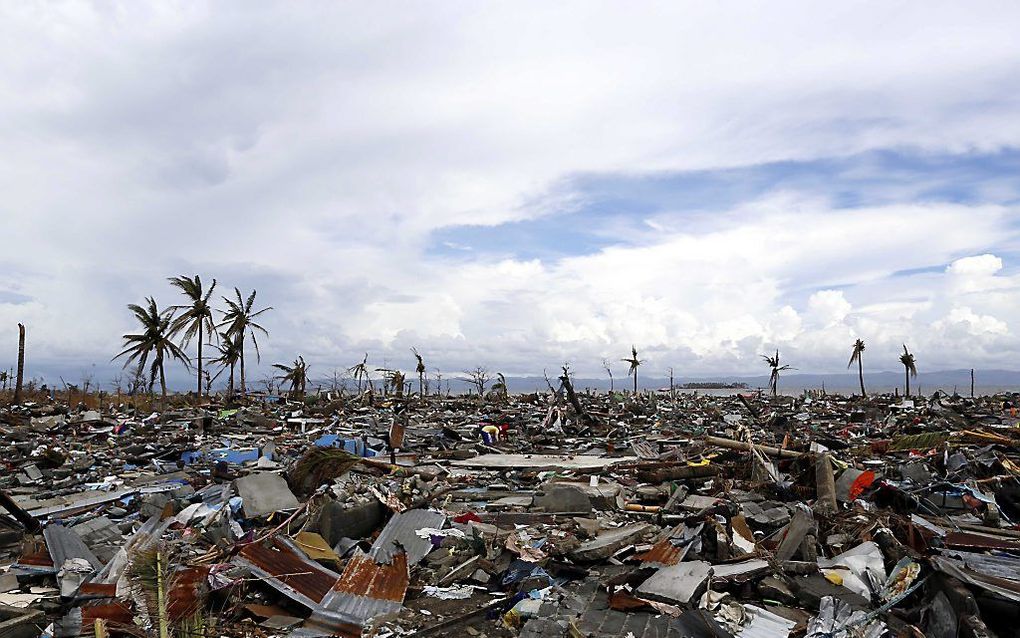 Het officiële dodental op de Filipijnen door de tyfoon Haiyan is opgelopen tot 2275.  beeld EPA