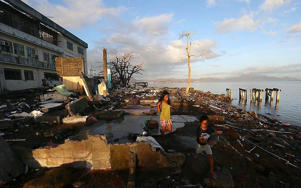 Alleen al in de Filipijnse kuststad Tacloban zijn 4000 mensen omgekomen door de tyfoon Haiyan. beeld EPA