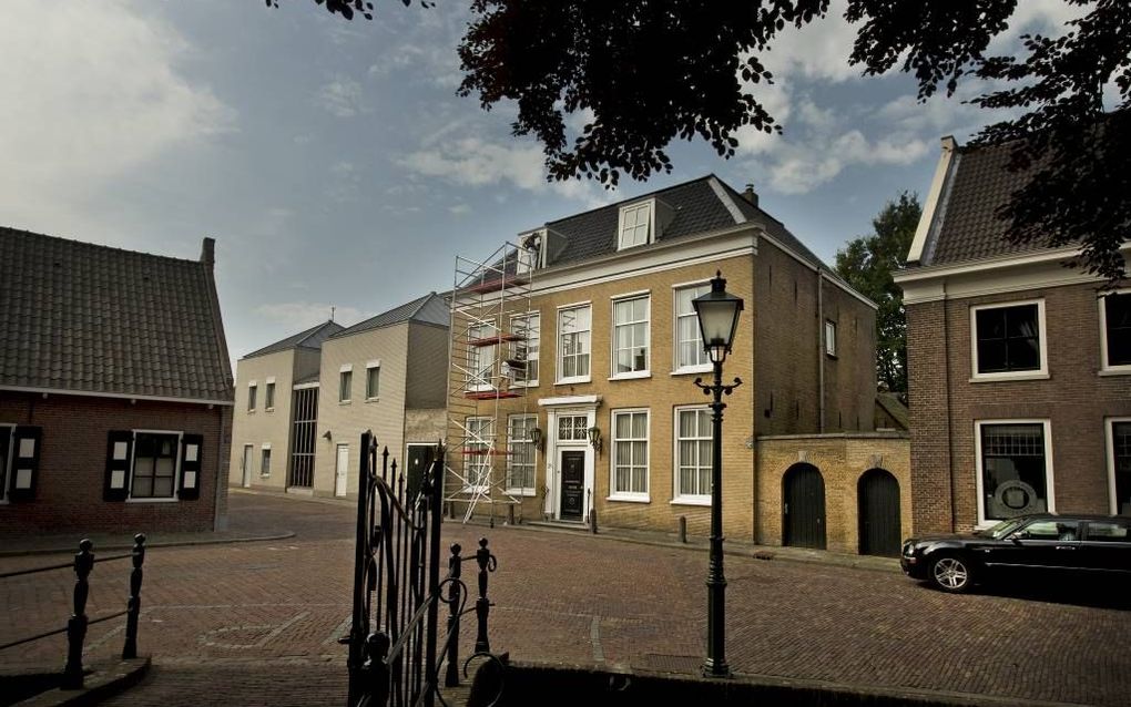 Pastorieën zijn nog vaak glazen huizen. Foto: de voormalige pastorie van de hervormde gemeente in Ridderkerk (m.). beeld RD, Henk Visscher