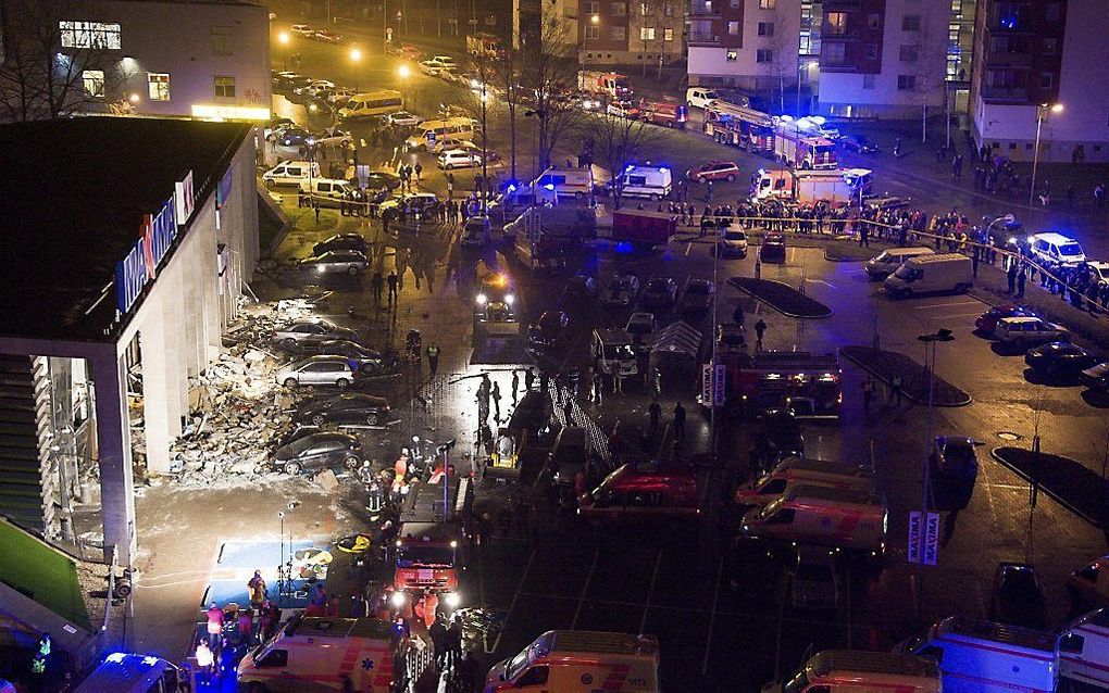 Hulpdiensten bij de supermarkt. Foto EPA