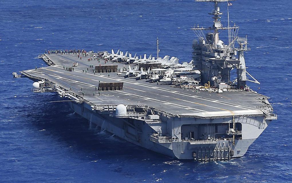 Het Amerikaanse leger bouwt de hulpoperaties in de Filipijnen langzaam af. Het Amerikaanse vliegdekschip USS George Washington is vertrokken, maar tien C-130 Herculesvliegtuigen brengen ruim twee weken na de tyfoon Haiyan nog steeds hulpgoederen. beeld EP