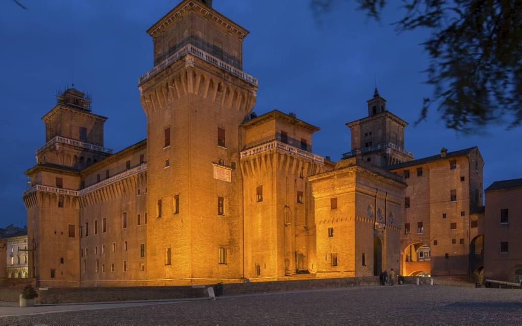 Het vierkante kasteel Castello Estense in Ferrara, waar in de 16e eeuw de hertogelijke familie d’Este woonde. beeld Flickr/Mauro Cordioli