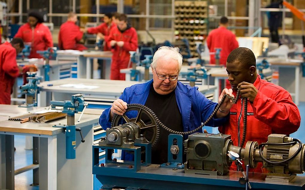 Alle werknemers moeten een wettelijk recht op scholing krijgen. Over de uitwerking daarvan moeten vervolgens in arbeidscontracten afspraken worden gemaakt, net als dat gebeurt over salaris en vrije dagen. beeld ANP