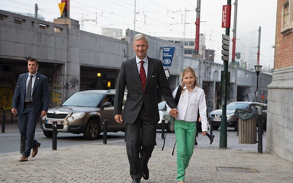 De Belgische koning Filip met zijn dochter Elisabeth. beeld EPA