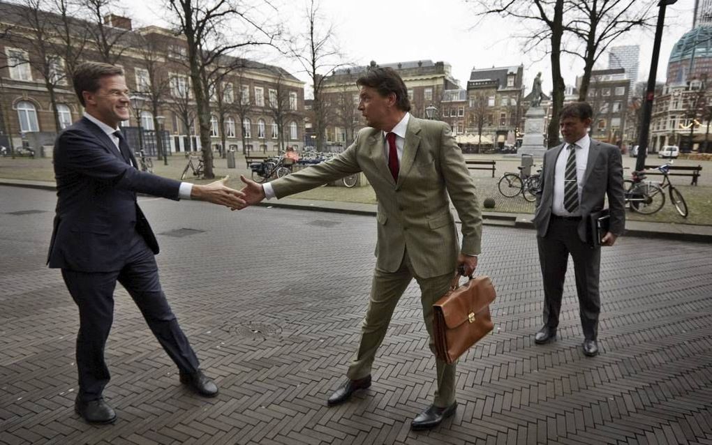 De Roy van Zuydewijn was woensdag aanwezig bij het debat in de Tweede Kamer waarin zijn zaak aan de orde kwam. Hij arriveerde bij aanvang van de vergadering in de grote zaal van de Tweede Kamer. Even daarvoor schudde hij buiten bij de ingang van de Kamer 