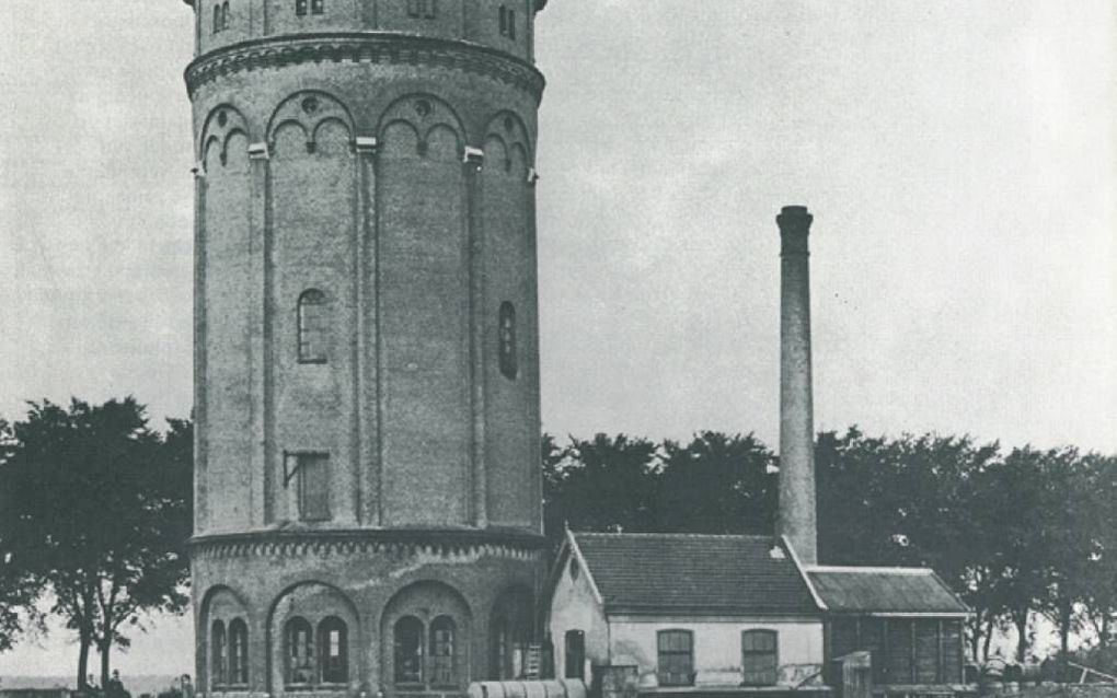 De watertoren met het pompstation aan Schielands Hoge Zeedijk in Gouda, omstreeks 1883. Archieffoto Oasen