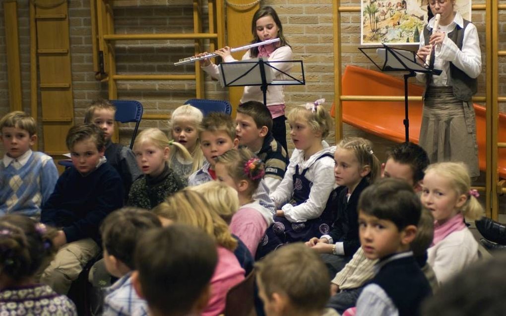 Eind deze week wordt er op veel basisscholen een kerstviering gehouden. „Dat wij als zondige mensen door de komst van de Heere Jezus en het werk van deze Borg weer verzoend kunnen worden met God, is een eeuwig wonder dat het waard is om elk jaar herdacht 