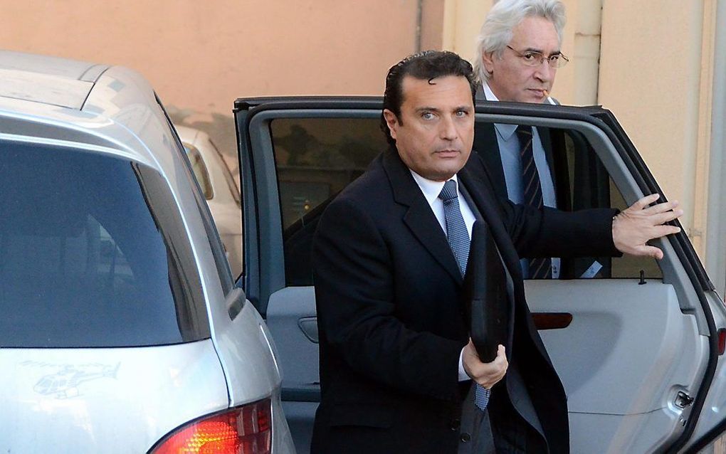 Kapitein Francesco Schettino arriveert bij de rechtbank. beeld EPA