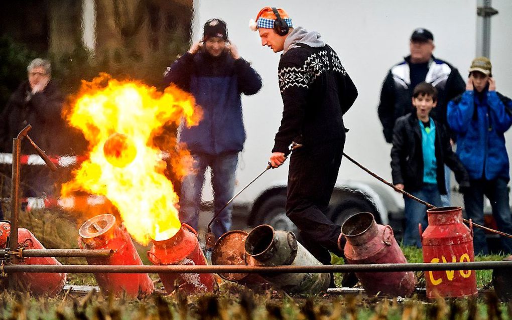 Carbidschieten. beeld ANP