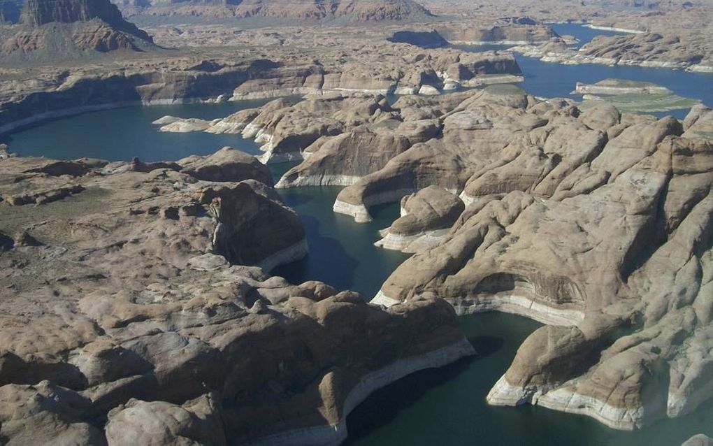 PAGE. Lake Powell, een van de grootste waterbekkens in de VS, is snel aan het opdrogen. beeld Wikimedia