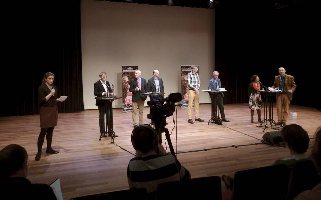 Forum met van links naar rechts: Forumleider Annieljah de Kraker, dr. Eppo Bruins, voorzitter van ForumC, prof. mr. dr. Herman Philipse, universiteitshoogleraar filosofie, Jan Rein de Wit, hoofdredacteur van Weet Magazine, ing. Stef Heerema, organisator v