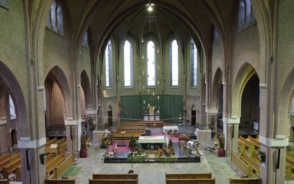 De Petrus en Pauluskerk in Dinteloord is een van de vele kerken die tussen nu en 2025 moet gaan sluiten. Deze kerk gaat in november dicht. Beeld Sjaak Verboom