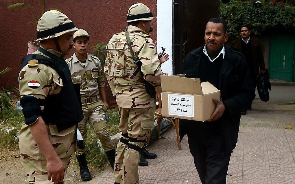 Egypte stemt dinsdag en woensdag in een referendum over een nieuwe grondwet. Die moet het land volgens de machthebbers eindelijk in kalm vaarwater brengen, nadat de militairen in juli vorig jaar opnieuw de macht hadden gegrepen. beeld AFP