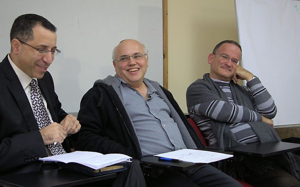 JERUZALEM. De sprekers tijdens het seminar aan het Pontifical Biblical Institute in Jeruzalem (v.l.n.r.): ds. Yohanna Katanacho, rabbi David Frankel en dr. David Neuhaus. beeld ds. A. Brons