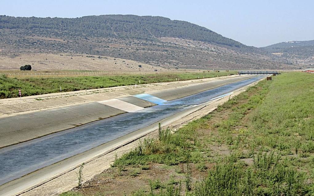 Het kanaal van Mekorot brengt water vanuit Galilea naar andere delen van Israël. Vitens zegde onlangs de samenwerking met het Israëlische waterbedrijf op omdat Mekorot ook water aan Israëlische nderzettingen op de Westoever levert. beeld Alfred Muller