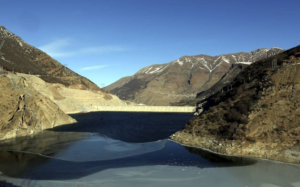 TEHERAN. Als de sancties tegen Iran worden versoepeld, hoopt Teheran een aantal lopende projecten snel af te ronden. Zoals de aanleg van een waterkrachtcentrale in et Albroz-gebergte, in het noorden van het land. beeld EPA