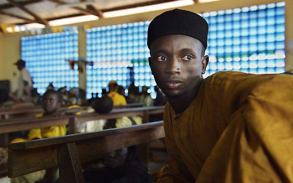 Een moslim schuilt in een kerk in Boali in de Centraal-Afrikaanse Republiek. beeld AFP