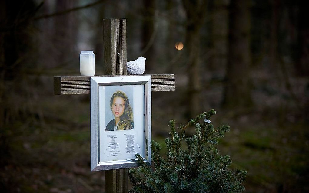 Het monument voor de vermoorde Nicole van den Hurk aan de Mierloseweg tussen Mierlo en Lierop, de plek waar haar lichaam werd gevonden in 1995. Foto ANP