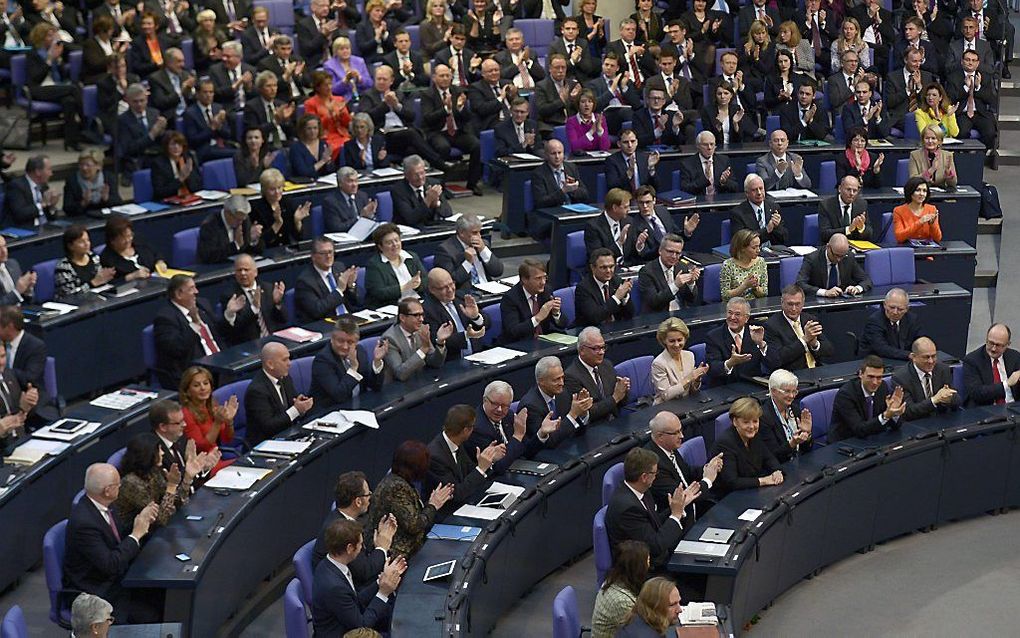 Alle leden van de Duitse Bondsdag krijgen per post een zogeheten gerechtigheidsbijbel toegezonden. beeld AFP