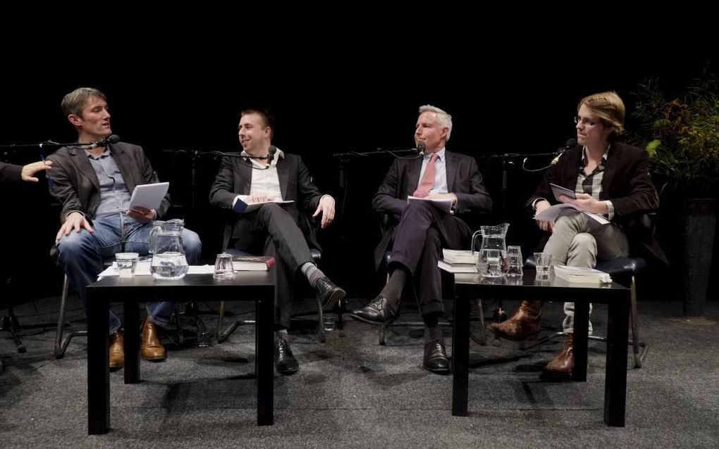 In het Amsterdamse debatcentrum Felix Meritis had woensdagavond het ”Nationaal Religiedebat" plaats. V.l.n.r.: Stefan Paas en Rik Peels (auteurs van het boek "God bewijzen") en de atheïstische filosofen Herman Philipse en Maarten Boudry. Beeld Sjaak Verbo