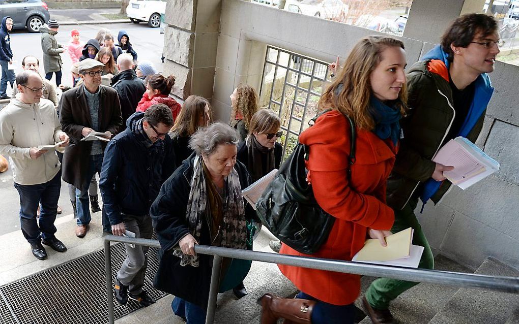 Zwitsers stemmen over het migrantenvoorstel. Foto EPA