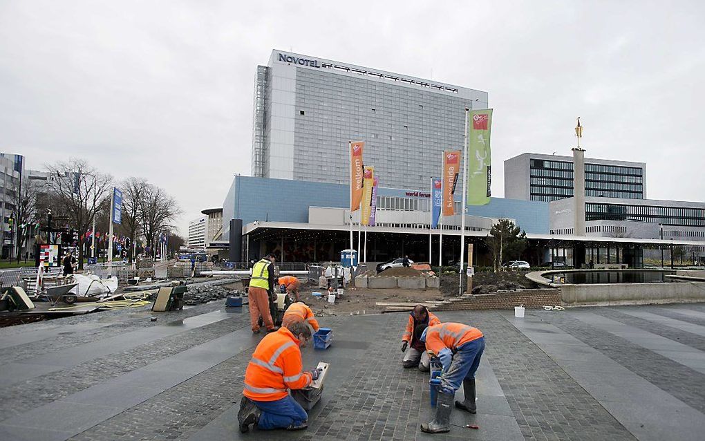 Werkzaamheden voor het World Forum, waar de nucleaire top wordt gehouden.  Foto ANP