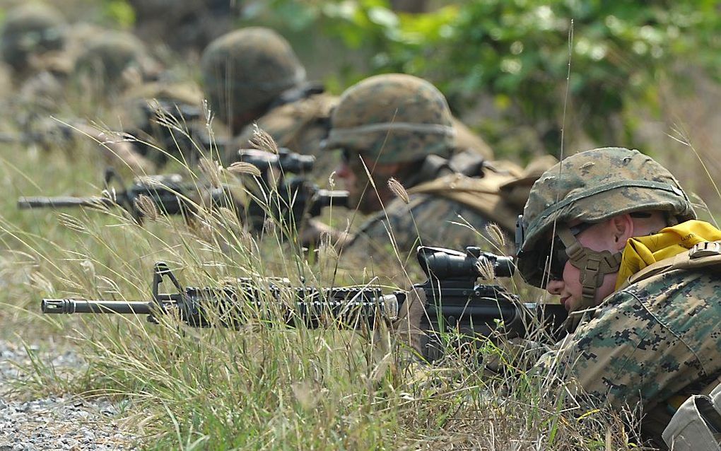 Gelukkig is het geen echte oorlog, maar dreigend ziet het er wel uit. Ongeveer 8000 militairen uit Zuid-Korea, Indonesië, Thailand, de VS, Singapore, Japan en Maleisië nemen deze dagen deel aan een gezamenlijke oefening: Cobra Gold 2014. beeld AFP