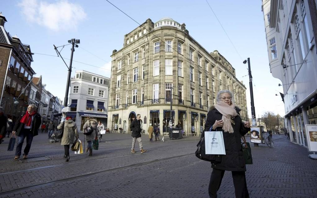 DEN HAAG. De warenhuizen van Maison de Bonneterie –hier het pand in de binnenstad van Den Haag– hebben een markante uitstraling. beeld ANP