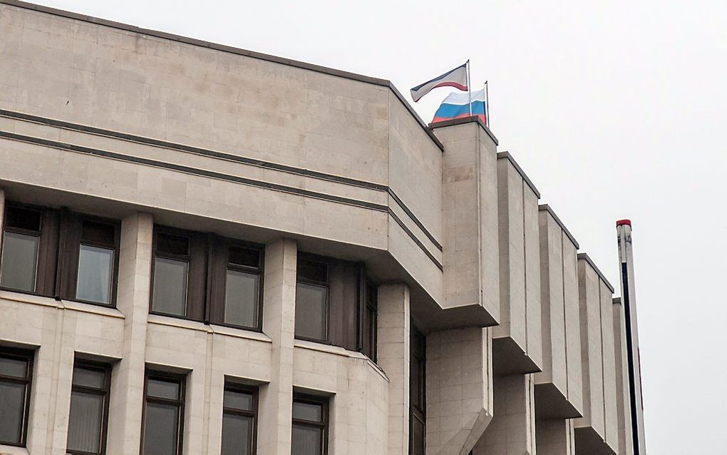 Russische vlag op parlementsgebouw de Krim. Foto AFP