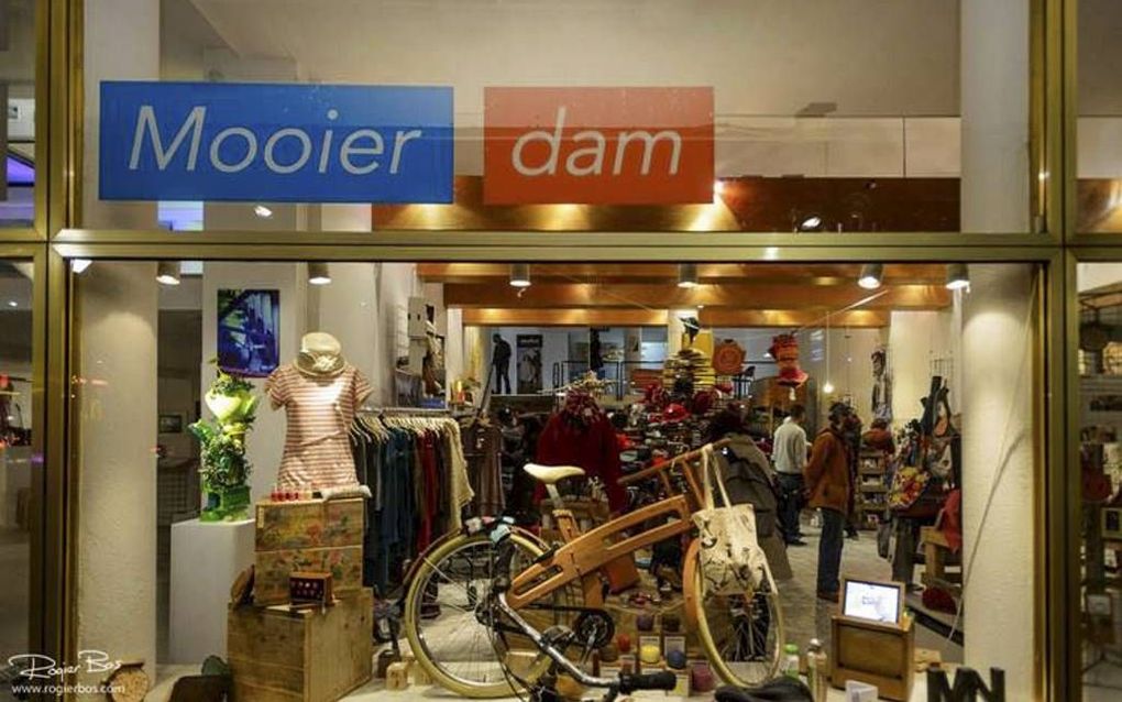 In Mooierdam, een tijdelijke winkel en expositie aan de Coolsingel in Rotterdam, gaf ondernemer Alderik Bos dinsdag workshops: ”Help, ik ben mijn baan kwijt! Is ondernemen iets voor mij?” en ”Er is geen crisis, het is een value-shift”. Op 11 maart komen d