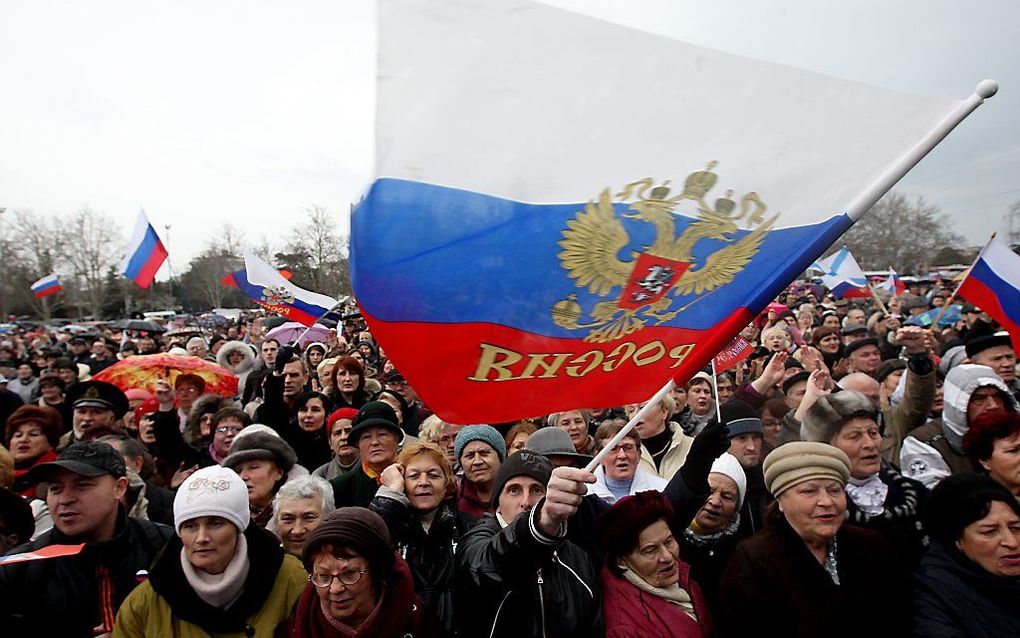 Pro-Russische betogers in Sebastopol, op de Krim. Foto EPA