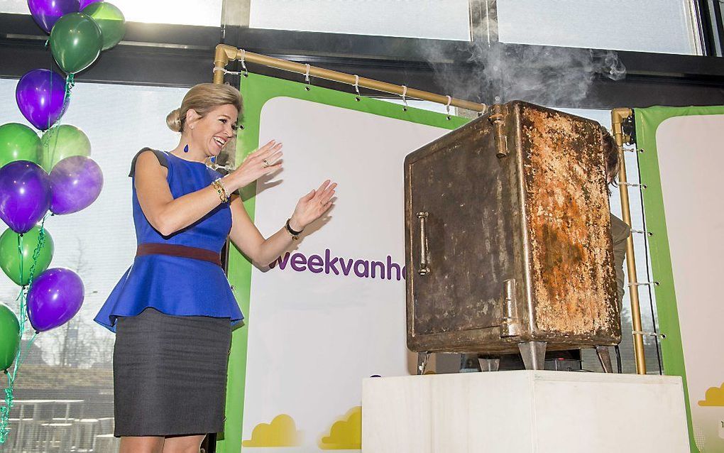 Koningin Máxima verricht de officiële opening van de nationale Week van het Geld in het Instituut voor Beeld en Geluid.  beeld ANP