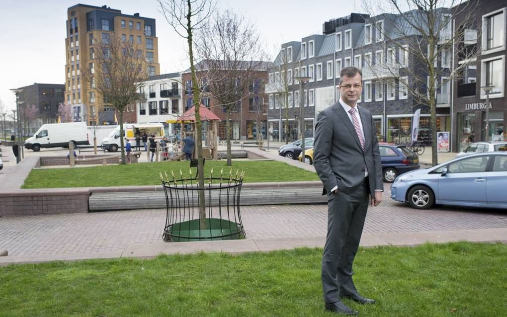 Ds. Ron van der Spoel in zijn woongebied: Vinexwijk Vathorst, waar hij jarenlang als predikant werkte. beeld Niek Stam