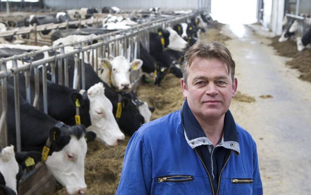 Melkveehouder Gerrit Pierik uit  Tollebeek is blij met de historisch hoge melkprijs van afgelopen jaar. Daar staat tegenover dat de kosten hoger zijn, onder meer door het dure veevoer. beeld RD, Anton Dommerholt