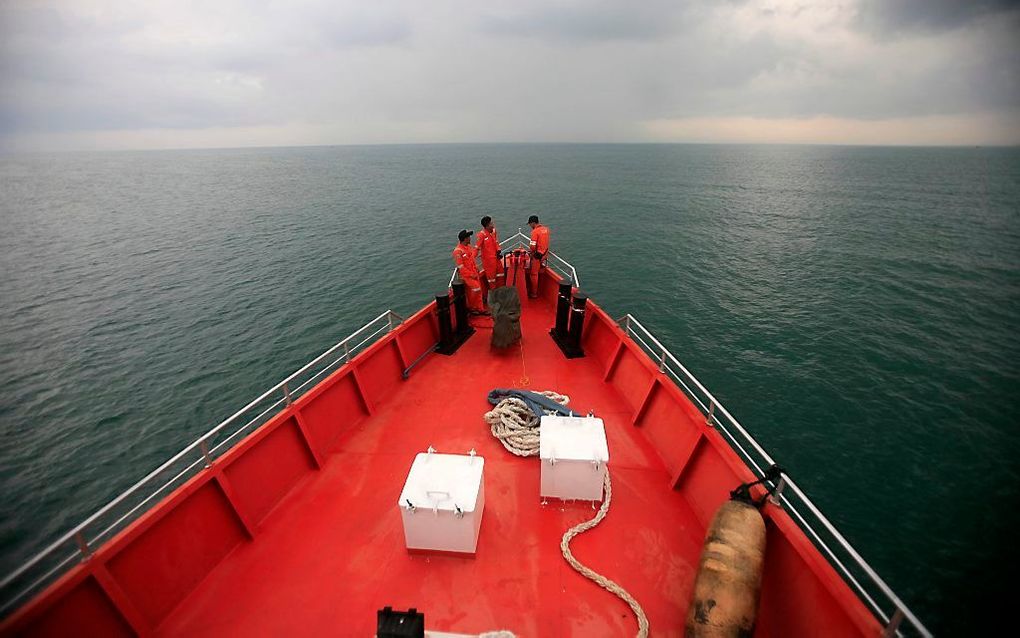 Reddingswerkers zoeken naar de Boeing bij de Andaman-eilanden. Foto EPA