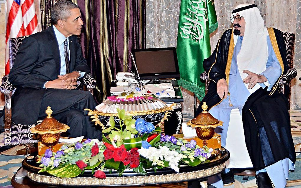 De Saudische koning Abdullah bin Abdul Aziz (r.) in gesprek met Obama. beeld EPA