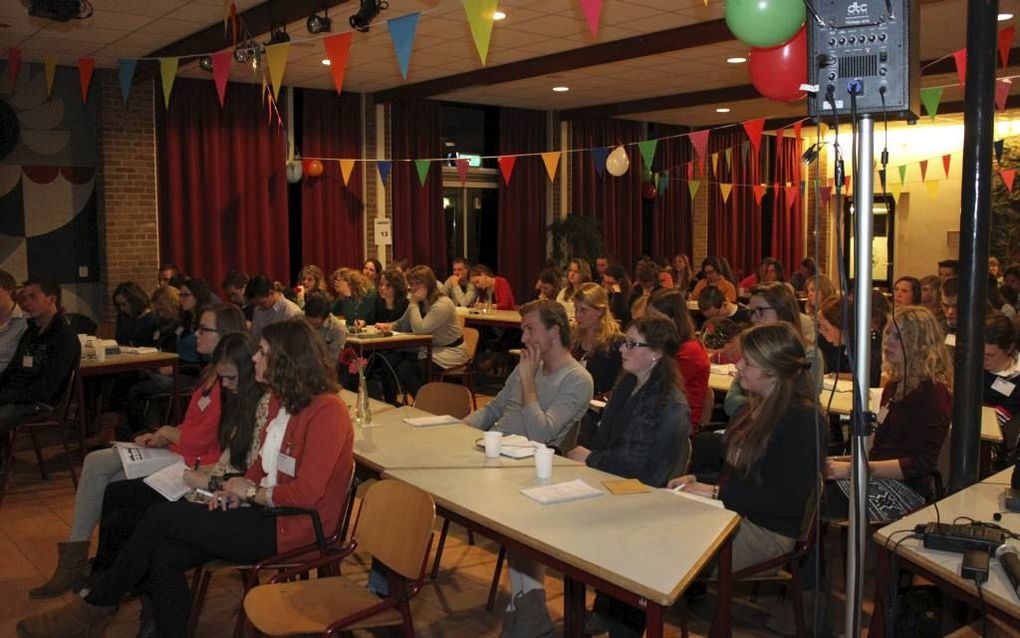 Jongeren tijdens een Bijbelstudieconferentie van de christelijke gereformeerde jongerenorganisatie LCJ in Lage Vuursche. Beeld LCJ