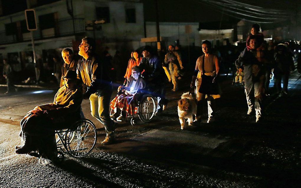 Evacuatie in de stad Iquique, in het noorden van Chili, donderdagmorgen vroeg. Foto EPA