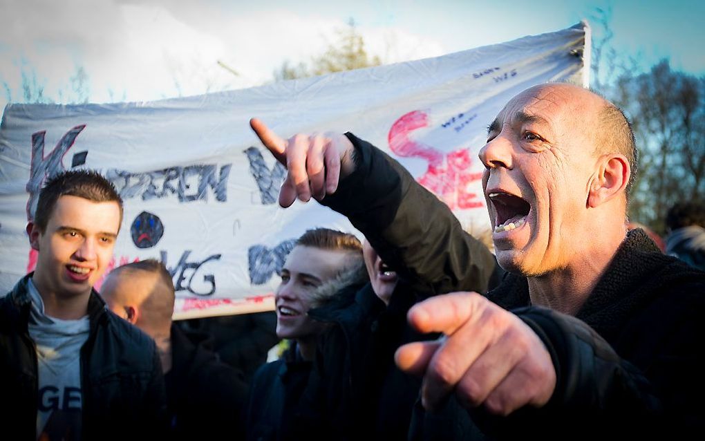 Zo'n tweehonderd personen nemen in februari deel aan een demonstratie tegen het verblijf van pedoseksueel Benno L. in Leiden. Foto ANP