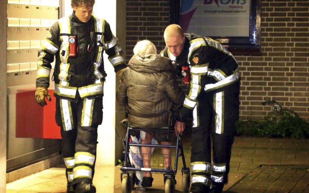 ZEIST. De brandweer evacueerde de bewoners van seniorenflat De Grote Koppel toen daar in oktober vorig jaar brand ontstond. beeld ANP