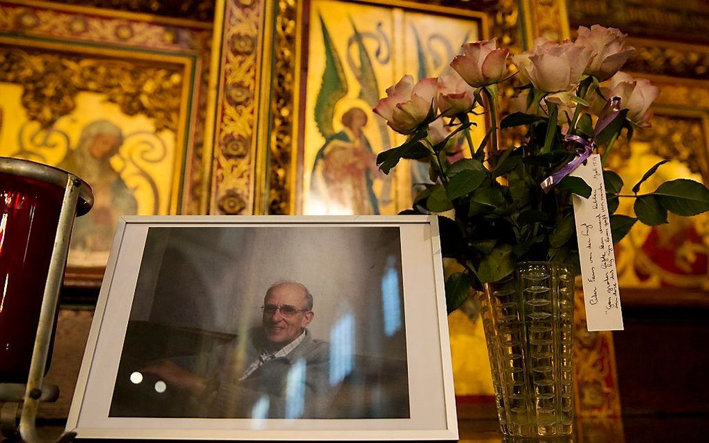 In de Sint Nicolaasbasiliek in Amsterdam wordt vrijdagavond een mis opgedragen aan pater Frans van der Lugt, die eerder in de week vermoord werd in Syrië.  beeld ANP