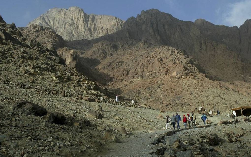 De berg Sinai ligt volgens Kees Noorlander niet op het Sinaischiereiland, maar in het noordwesten van Saoedi-Arabie. Foto: de Sinai op het Sinaischiereiland.  beeld RD, Anton Dommerholt